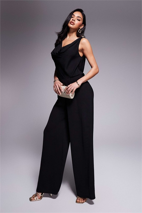 Комбинезон с высоким воротником и широкими брючинами, украшенный золотыми деталями артикул 142879152