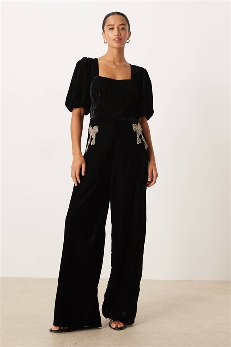 Бархатный комбинезон с квадратным вырезом и украшенными бантами артикул 149852973