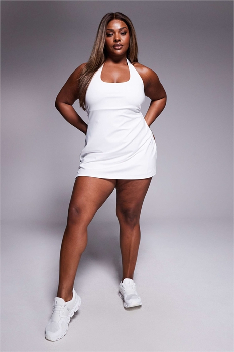 Платье для тенниса с V-образным вырезом и встроенными шортами артикул 141637195