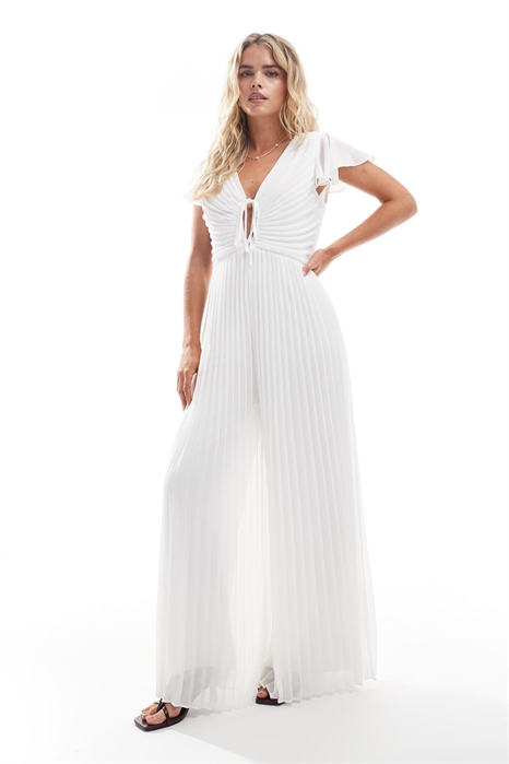 Комбинезон с широкими брючинами и плиссировкой, с вырезом в виде «ключицы», кремового цвета артикул 147440599