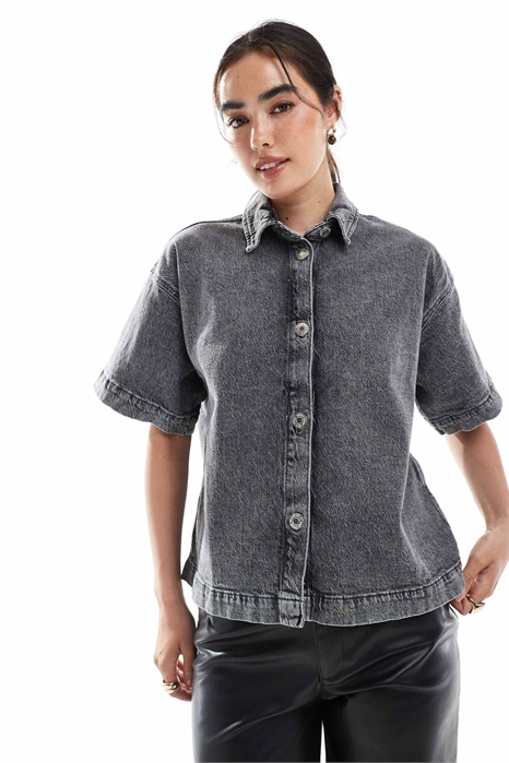 Джинсовая рубашка прямого кроя с короткими рукавами артикул 147590057