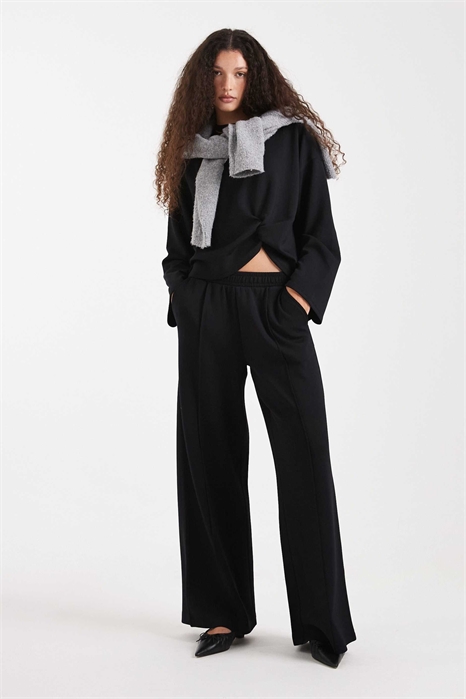 Джоггеры из купро с мягкой текстурой и широкими брючинами артикул 149004908