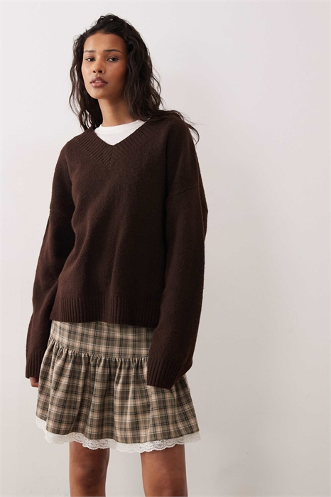 Мини-юбка с заниженной талией и кружевной отделкой артикул 154902328