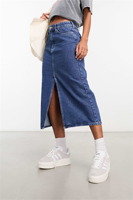 Джинсовая юбка средней длины с разрезом спереди артикул 132306259