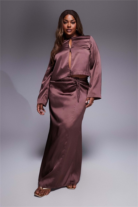 ASOS DESIGN: длинная юбка из атласа с рюшами для полных co-ord артикул 148224281