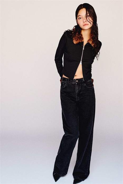 Джинсы с широкими брючинами в стиле 90-х артикул 149664866