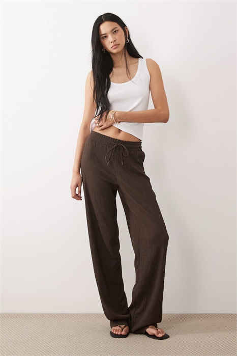 Брюки с широкими брючинами и плиссировкой артикул 152860109