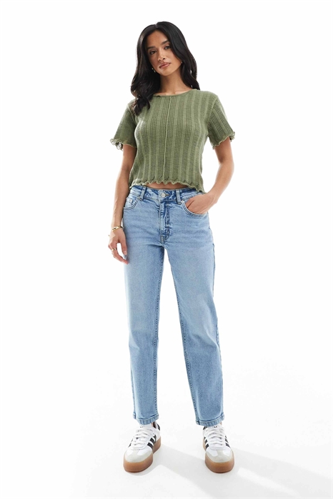 ASOS DESIGN: джинсы Petite с зауженным кроем и комфортной посадкой артикул 139540439