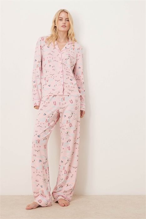 ASOS DESIGN — комплект пижамы для высоких людей: сверхмягкая рубашка с длинными рукавами и брюки с контрастной окантовкой и принтом в стиле лыжного спорта артикул 148819513