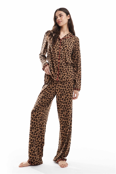 Комплект пижамы с высоким воротником и длинными рукавами и брюками артикул 143453175