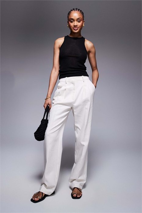 Высокие брюки классического кроя с прямыми брючинами и складками артикул 142431172