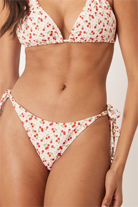 Бикини-трусики с завязками на боках и вишневым принтом, модель Fuller Bust артикул 139537973
