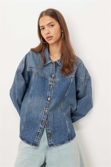 Джинсовая рубашка с акцентами на швах артикул 148610652