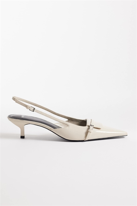 Туфли на низком каблуке с ремешком на пятке и застежкой артикул 155169547