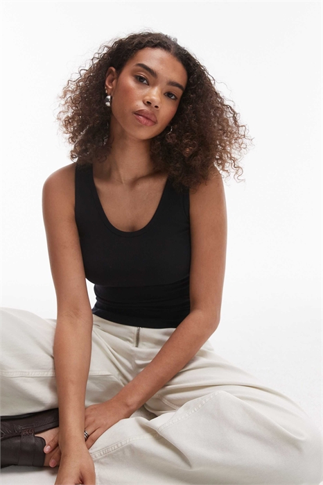 Жилет из трикотажа с ребристой фактурой и круглым вырезом артикул 143301595