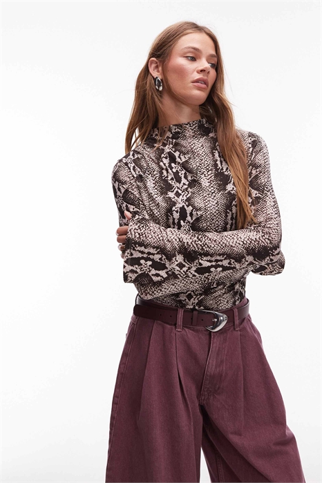 Топ из джерси с рюшами по бокам и длинными рукавами артикул 150205003