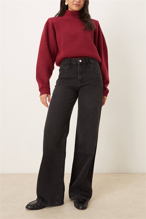 Джинсы Danila из 100% хлопка с прямыми брючинами, черного цвета артикул 153146561