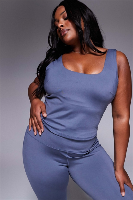 Жилет с закруглённым квадратным вырезом и встроенным бюстгальтером артикул 139771586