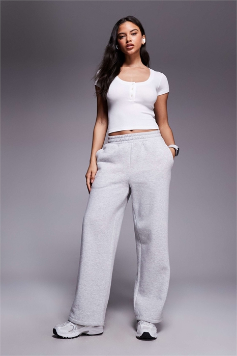 Ультрамягкая укороченная детская футболка-хенли из модального трикотажа с ребристой отделкой для дня отдыха артикул 152460772