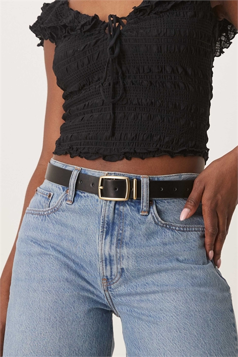 Джинсовый ремень с квадратной пряжкой на талии и бедрах артикул 142509065