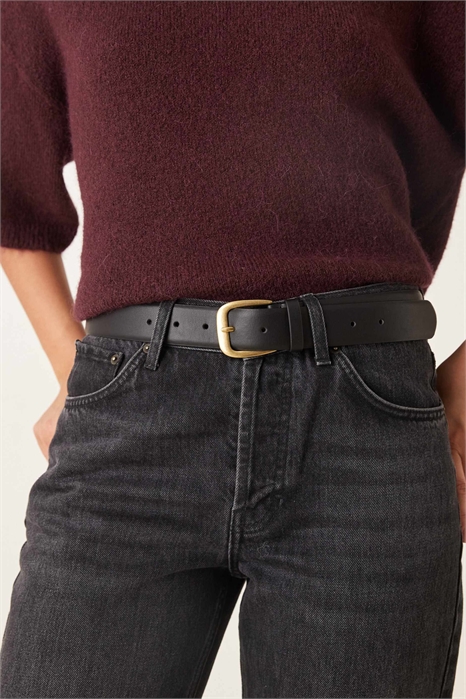 Классический ремень для джинсов на талии и бедрах артикул 151016626