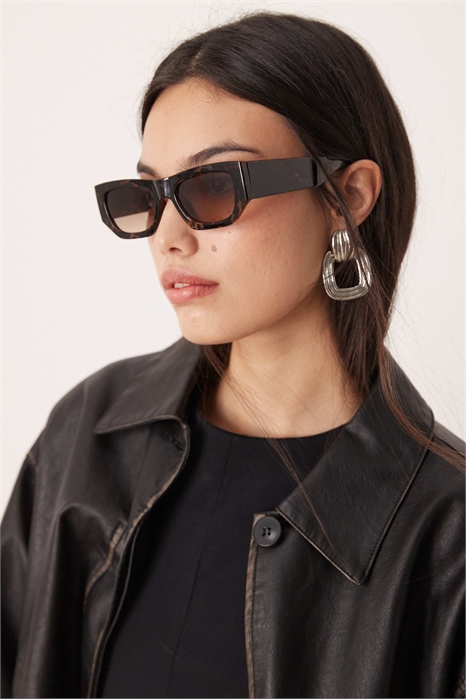 Солнцезащитные очки с угловатой формой в стиле «мид-сквер» артикул 152666224