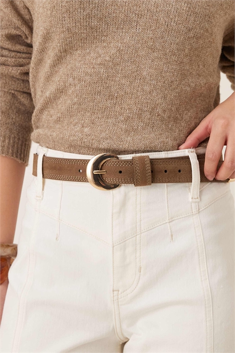 Пояс с пряжкой и декоративной строчкой артикул 152429974