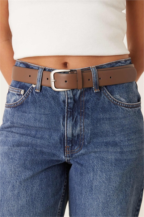 Джинсы с зауженной талией и широкими бедрами, классический джинсовый ремень артикул 151016621