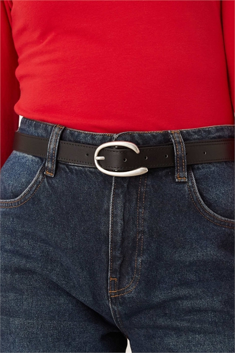 Ремень с эффектной серебряной пряжкой артикул 154635832