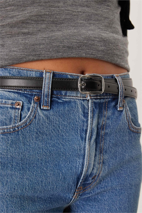 Ремень с серебряной пряжкой артикул 154635830