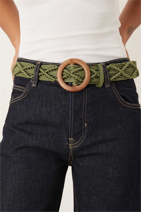 Пояс с плетением в стиле макраме и пряжкой артикул 152463450