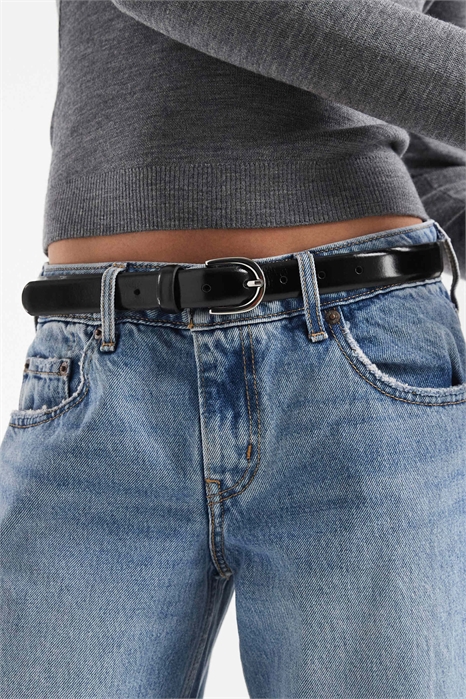 Кожаный ремень с серебряной пряжкой артикул 152631343