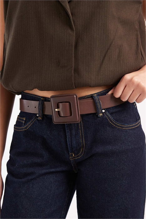 Пояс с большой квадратной пряжкой артикул 153813392