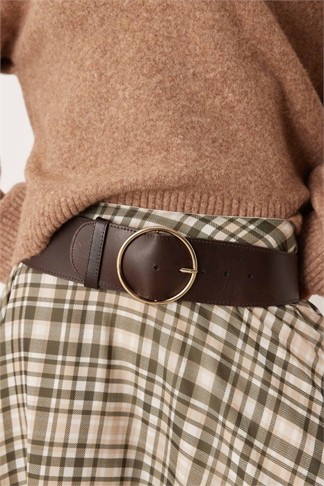 Кожаный ремень с золотой пряжкой артикул 154312108