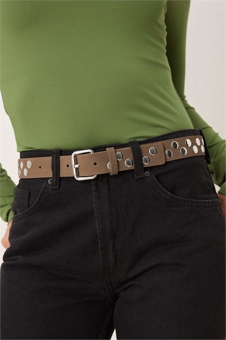 Замшевый ремень с заклепками артикул 154757288