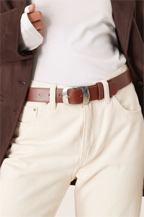 Пояс из искусственной кожи с серебристой овальной пряжкой артикул 150203864