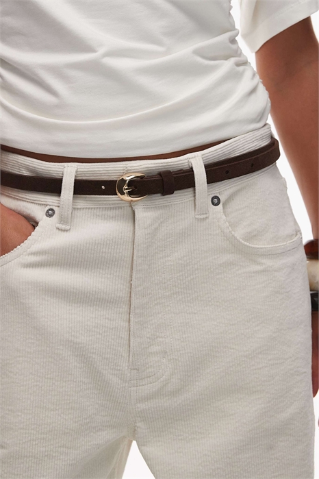 Тонкий ремень с круглой пряжкой артикул 150425981