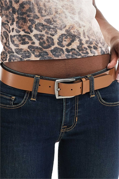 Кожаный ремень с квадратной пряжкой артикул 139983645