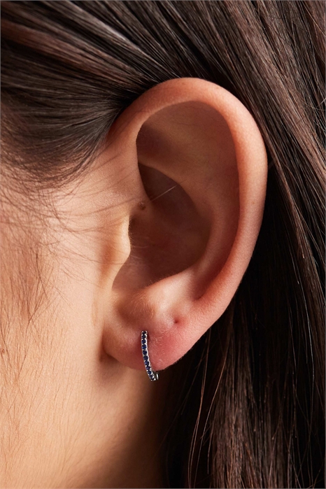 Серьги-кольца с голубым кристаллом диаметром 8 мм артикул 153890088