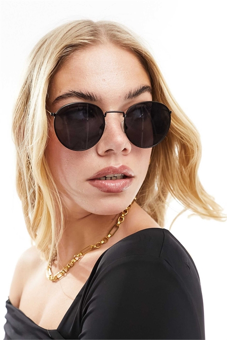 Посмотрите круглые солнцезащитные очки черного цвета артикул 129121905