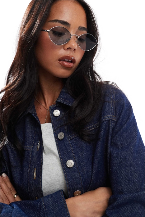 Металлические овальные солнцезащитные очки блестящего серебристого цвета артикул 139926085