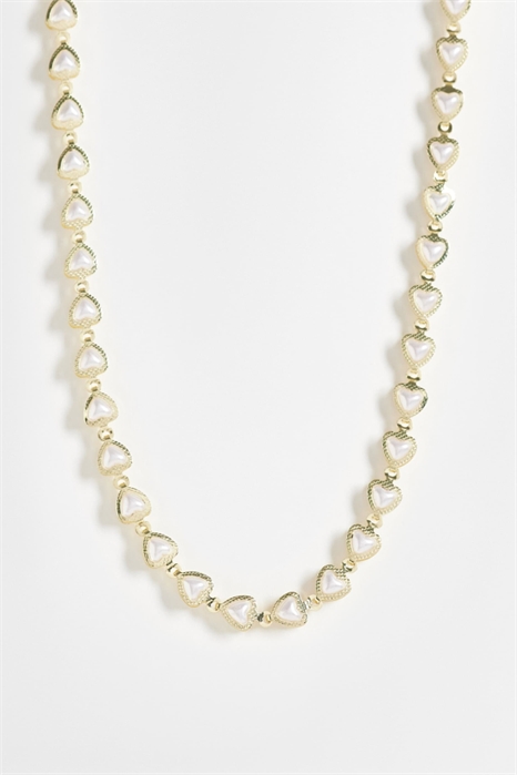 Короткое колье с миниатюрными сердечками и искусственными жемчужинами артикул 152118813