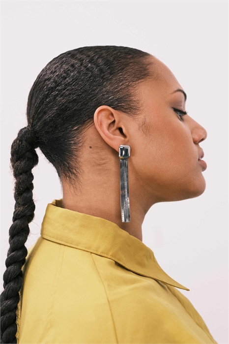 Серьги-гвоздики с кисточками на змеиной цепочке артикул 152463077