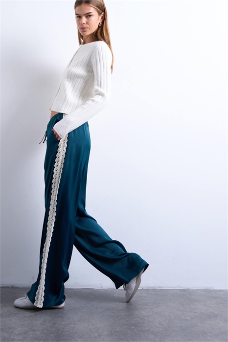 Брюки с атласными кружевными вставками артикул 150431708