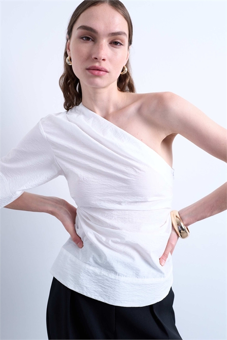 Топ с открытыми плечами и драпированным вырезом артикул 147790622