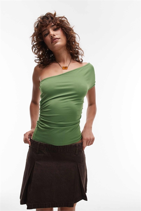 Топ на одно плечо с асимметричной сборкой артикул 147261429