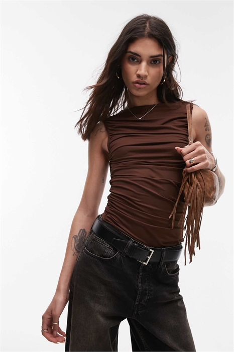 Топ из джерси с рюшами и косым вырезом артикул 143484068