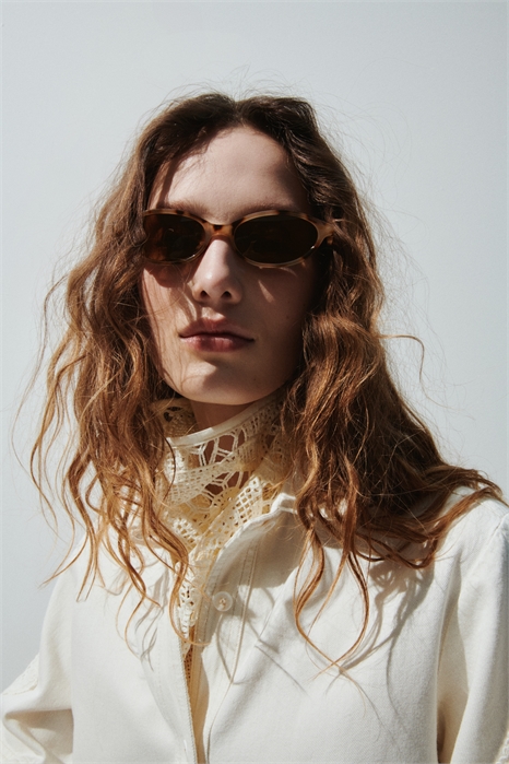 Овальные солнцезащитные очки артикул 1335397001