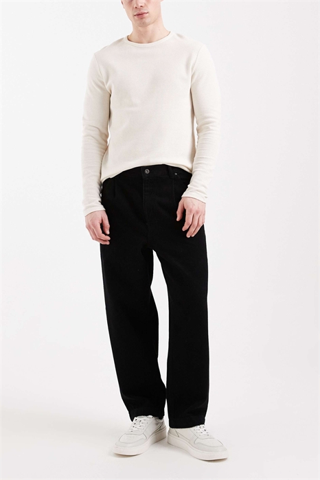 Джинсы свободного кроя с зауженными штанинами артикул 153839464