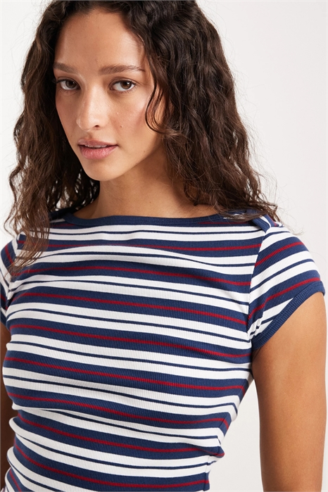 Детская футболка с коротким рукавом и лодочным вырезом артикул 152011050